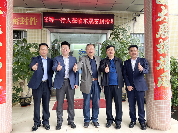 1對(duì)話東晟密封：單仁牛商與李主任共議現(xiàn)場(chǎng)